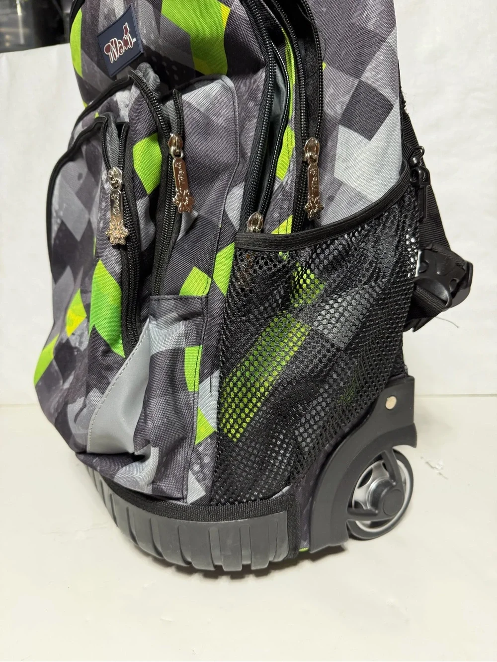 Tilami Green & Grey Triangle 19 Inch Kids Rolling Backpack w lunch bag